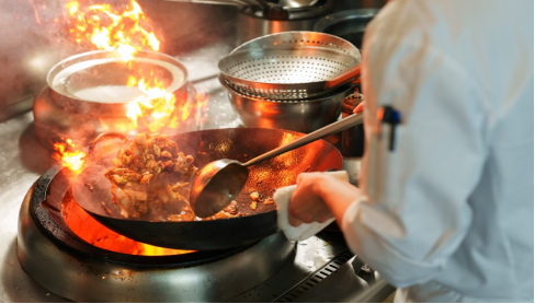 別人還在研究怎么燒菜的時候，板川集成灶已經(jīng)考慮怎么燒鍋了