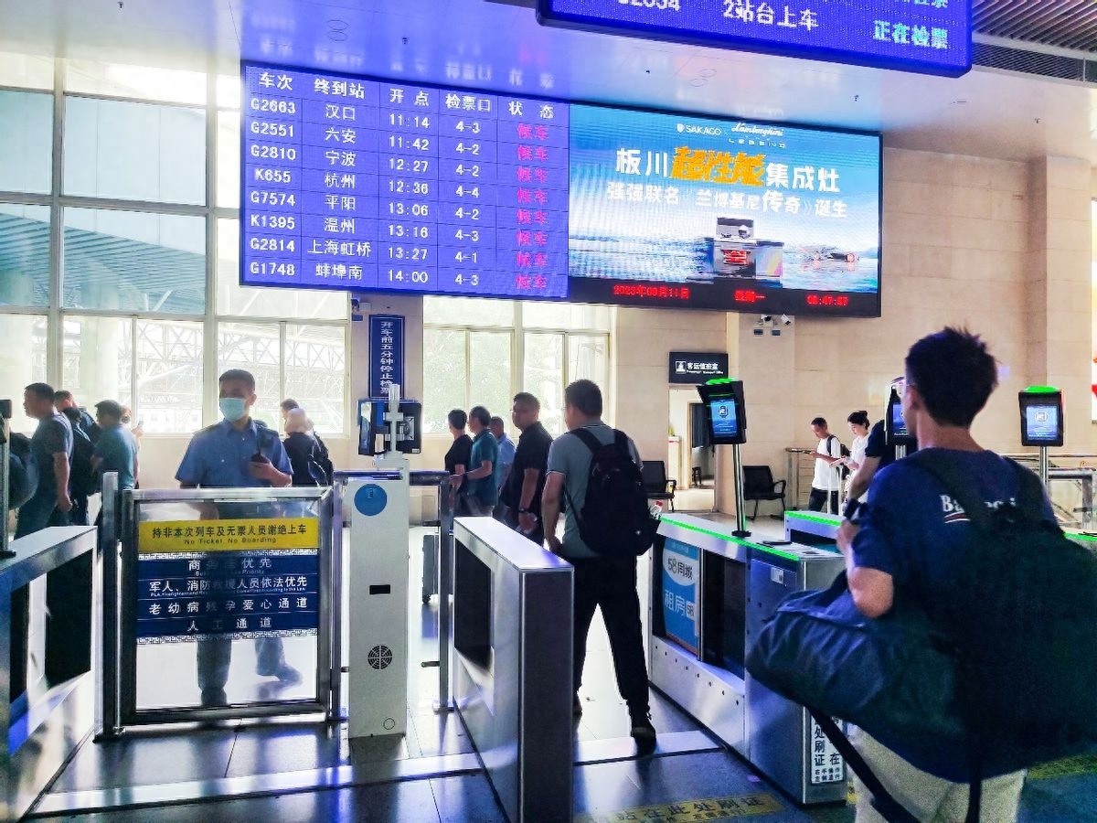 千萬級流量曝光！板川超性能集成灶高鐵廣告正式上線合肥站！