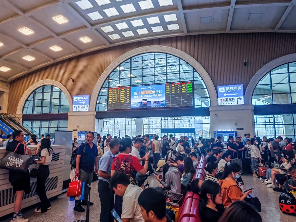 搶占未來巨量先機!板川超性能集成灶高鐵廣告正式上線武漢漢口站! 搶占未來巨量先機!板川超性能集成灶高鐵廣告正式上線武漢漢口站!