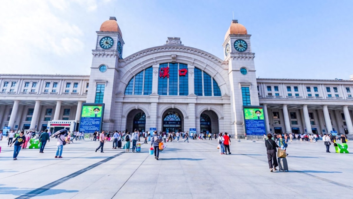 搶占未來巨量先機!板川超性能集成灶高鐵廣告正式上線武漢漢口站! 搶占未來巨量先機!板川超性能集成灶高鐵廣告正式上線武漢漢口站!