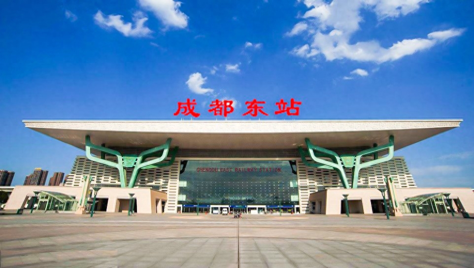 板川超性能集成灶投放成都東站高鐵廣告，助力品牌宣傳