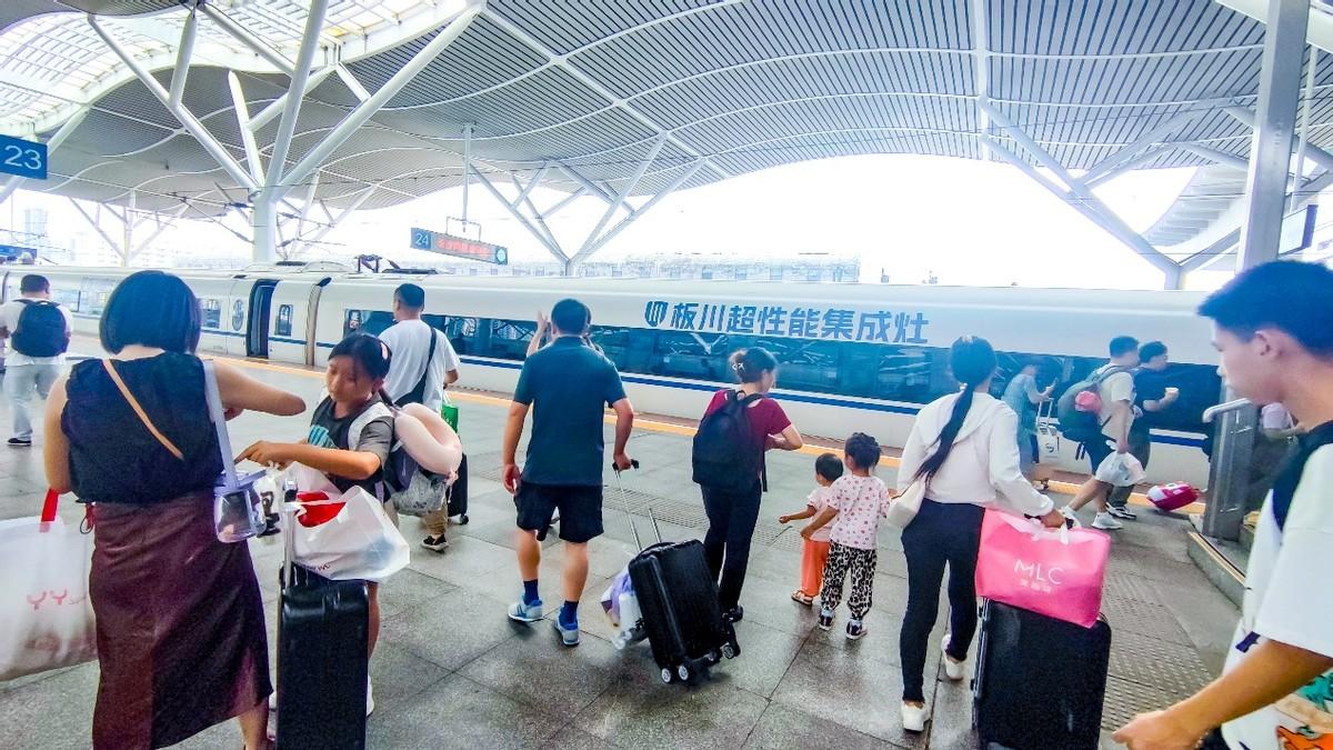 奔跑吧!板川超性能!板川冠名列車席卷全國百城千站! 奔跑吧!板川超性能!板川冠名列車席卷全國百城千站!