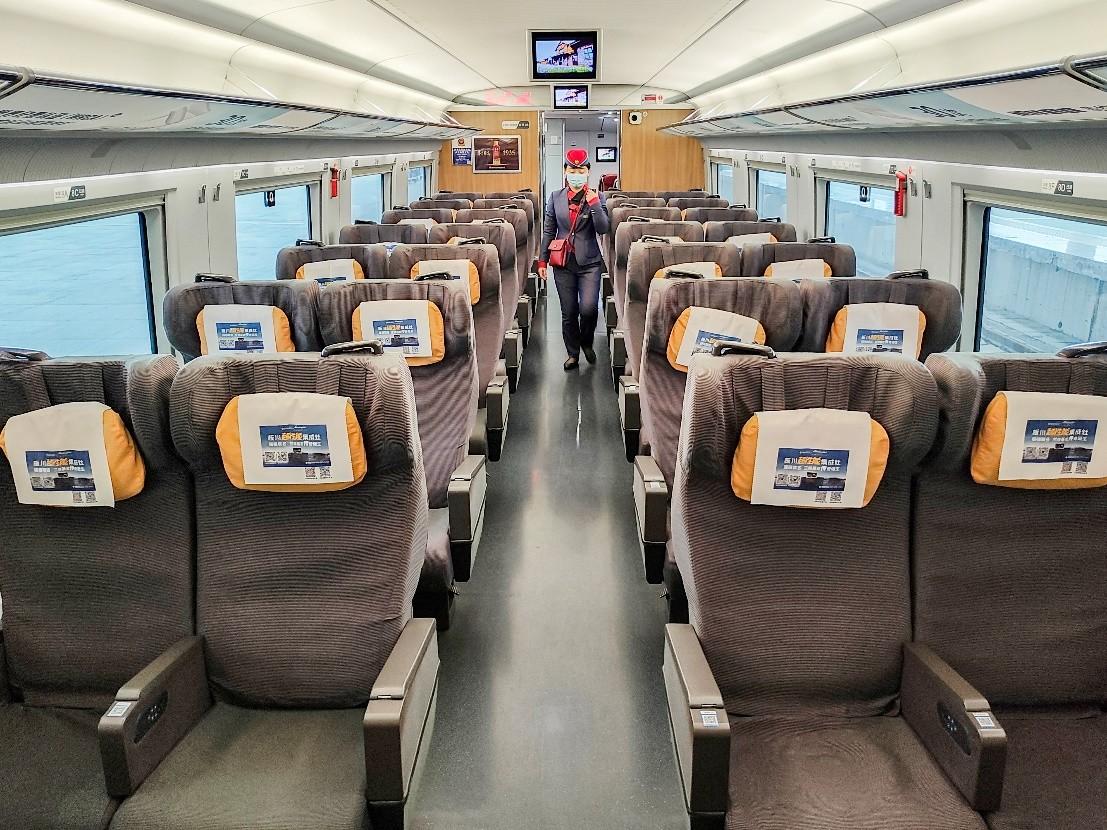 板川超性能集成灶強勢登陸西安局高鐵車廂！“集成灶超跑”開出中國速度飛馳大江南北！