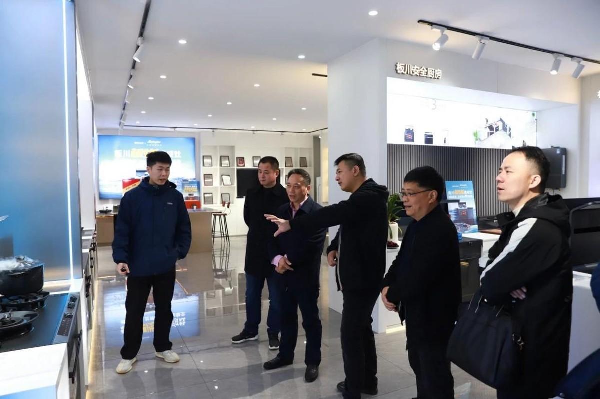 嵊州市人大常委會一行蒞臨板川電器深度調(diào)研考察，共促企業(yè)提質(zhì)增速！