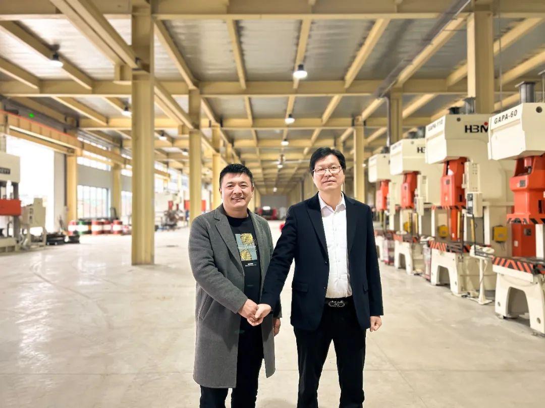 嵊州市副市長郭偉鋒先生為板川送上新春祝福！板川智慧廚房數字化工業園喜迎2024年開門紅！