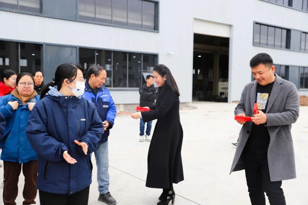 嵊州市副市長郭偉鋒先生為板川送上新春祝福！板川智慧廚房數字化工業園喜迎2024年開門紅！