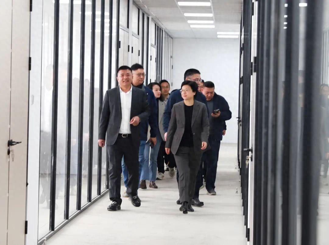 嵊州市委副書記、市長潘超英一行實地調研板川電器