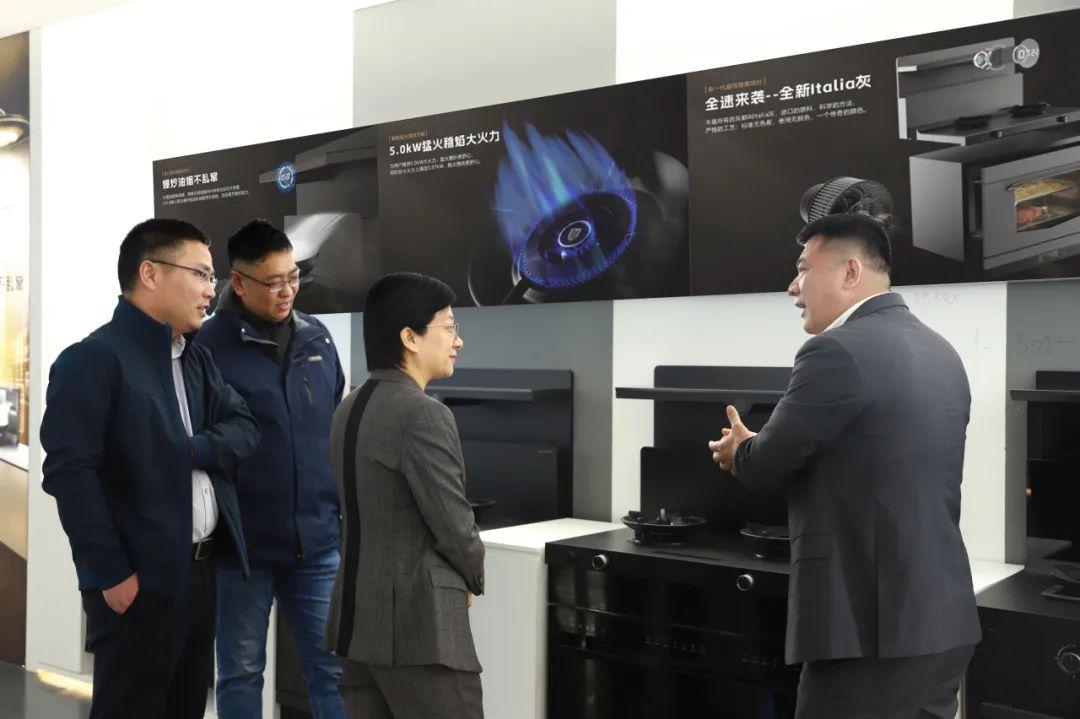 嵊州市委副書記、市長潘超英一行實地調研板川電器