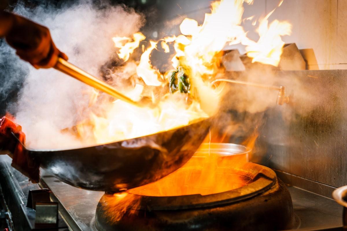 全國兩會“以舊換新”政策利好，換裝廚電就選34CM近排煙灶一體機