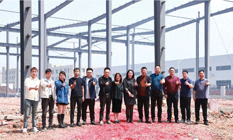 板川智慧廚房數(shù)字化工業(yè)園二期工廠順利結(jié)頂! 以全新發(fā)展速度領(lǐng)跑換裝市場(chǎng)