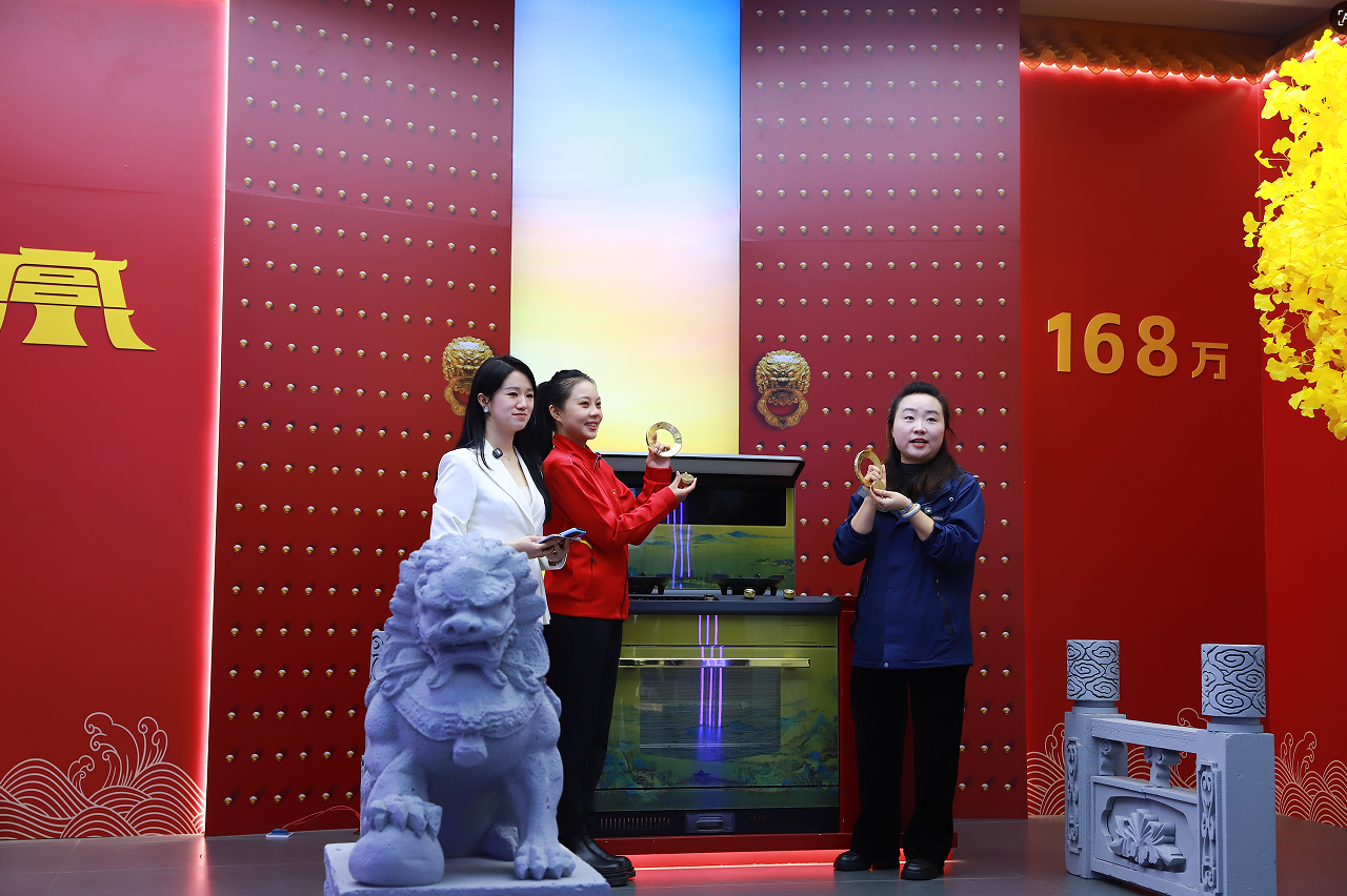 “冠軍品質，探秘板川”—— 冠軍潘婷領銜探廠板川，冠軍之夜圓滿收官！