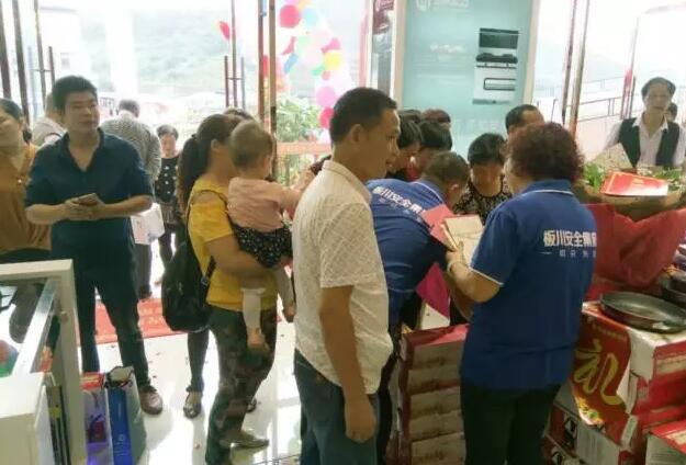 解讀四川榮縣板川專賣店人氣爆棚的秘密！